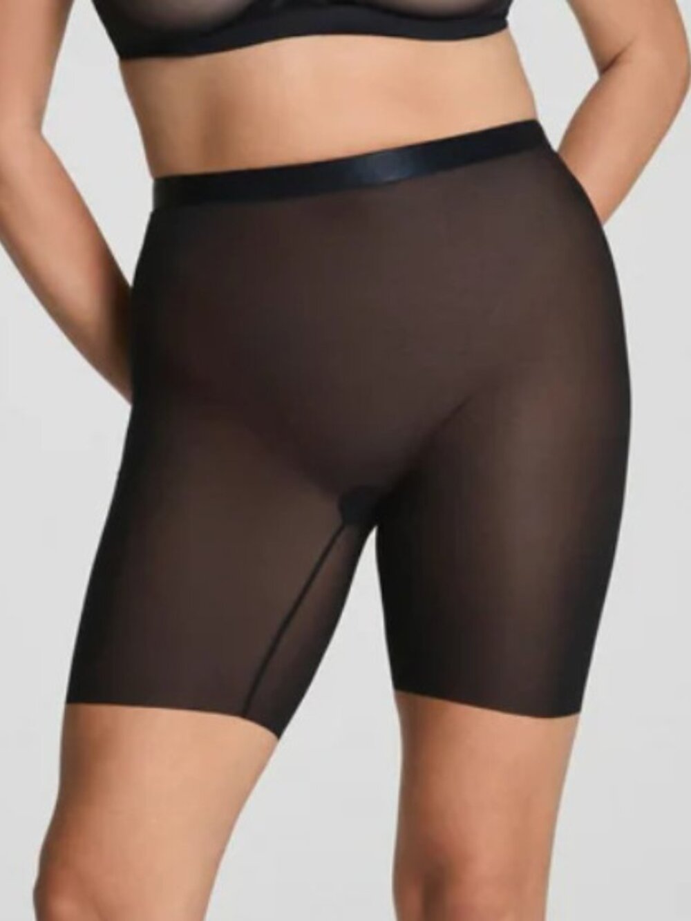 SPANX Mid-Thigh Short NWT - Large